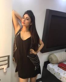 फुर्सत के लम्हों को कुछ इस अंदाज में एंजॉय कर रही हैं मौनी रॉय, देखें तस्वीरें...