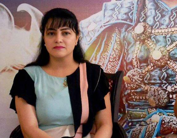 Has Honeypreet Fled To Nepal Haryana Cops Look For Ram Rahim Aide Near Border राम रहीम की राजदार हनीप्रीत को लेकर मिला अब तक का सबसे बड़ा सुराग!