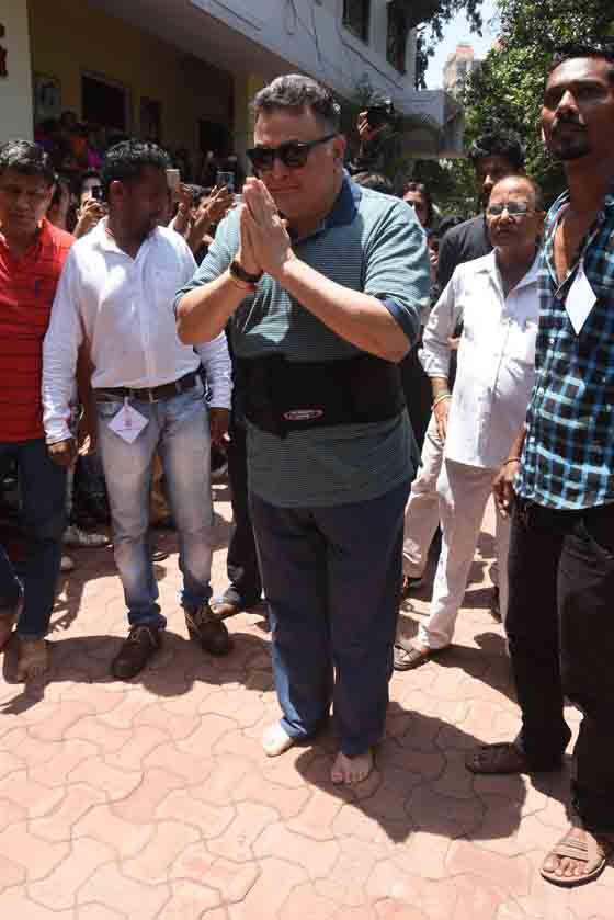 इस विसर्जन में रणबीर कपूर, रिषी कपूर, रणधीर कपूर और राजीव कपूर पहुंचे. 