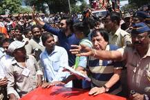 गणपति बप्पा को अंतिम विदाई देने पहुंचे रणबीर कपूर, देखने जुटी हजारों की भीड़, देखें PICS