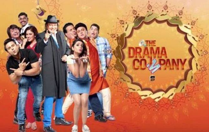 सोनी टीवी पर टेलीकास्ट होने वाले में शो 'ड्रामा कंपनी' में संजय दत्त जल्द ही अपनी फिल्म 'भूमि' का प्रमोशन करने के लिए आ रहे हैं. बता दें कि अब तक शो के होस्ट करन वी ग्रोवर हुआ करते थे, लेकिन अब मेकर्स ने उन्हें बदलने का फैसला कर लिया है.