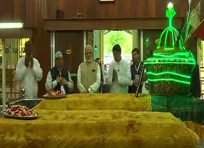 Narendra Modi In Myanmar Last Day PM मोदी की म्यांमार यात्रा खत्म, म्यांमार में बहादुर शाह जफर के मकबरे का किया दौरा