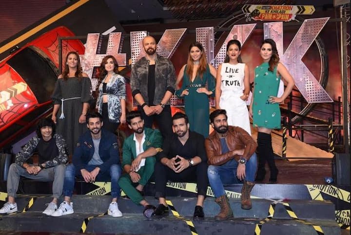  कलर्स टीवी का मशहूर रियलिटी शो 'खतरों के खिलाड़ी 8' अब भी पहले पायदान पर कायम है. इस सीरियल 7222 मिले हैं जो कि दूसरे सीरियल्स की तुलना में बहुत ज्यादा हैं.