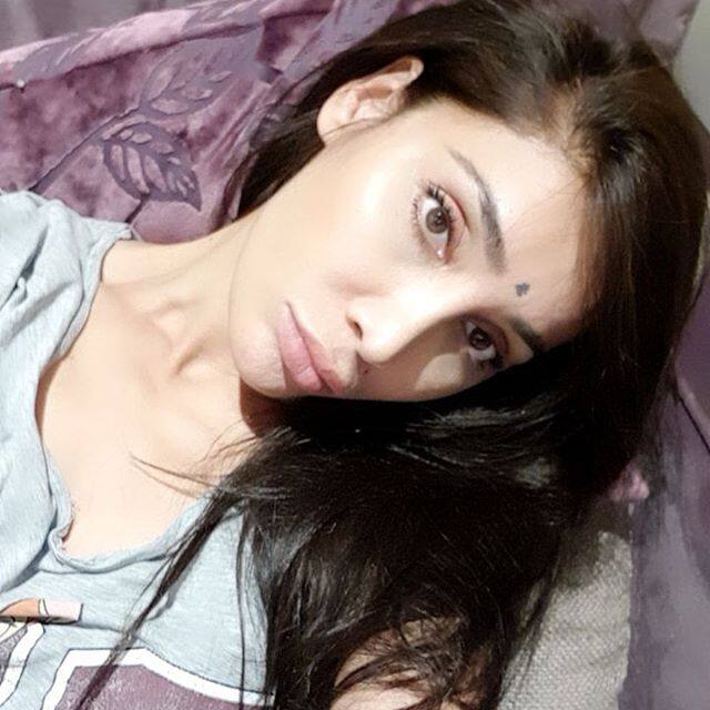 वैसे तो सोफिया लंबे समय से ग्लैमर वर्ल्ड से दूर हैं लेकिन वे अपने इन्हीं स्टंट्स से लाइमलाइट बटोरती रहती हैं. देखें उनकी चंद और तस्वीरें-
