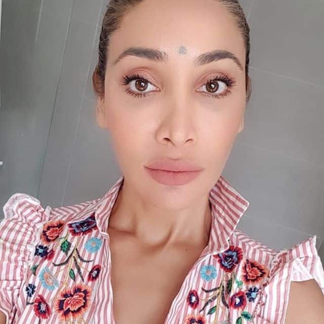 वहीं उन्होंने ये भी जानकारी दी है कि वे हेयर ड्रेसिंग से लेकर कई तरह के ट्रीटमेंट्स का भी लुत्फ उठा रही हैं.