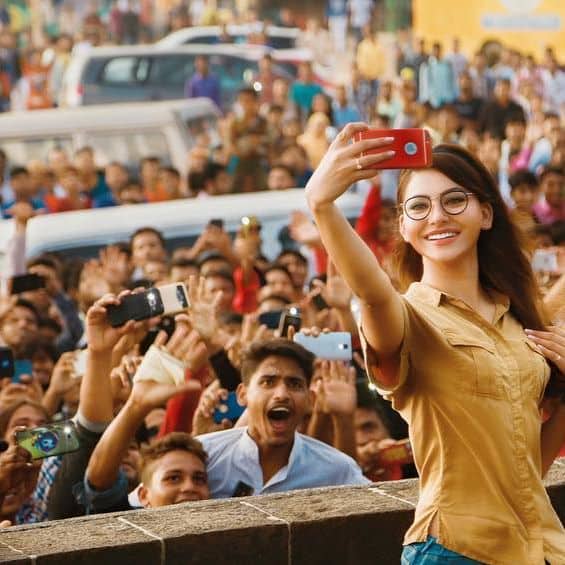 उर्वशी 'भाग जॉनी', 'ग्रेट ग्रैंड मस्ती' और 'सनम रे' जैसी फिल्मों में नजर आ चुकी हैं.