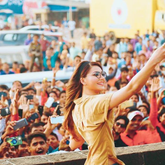 वहां उनके 5.8 मिलियन फॉलोअर्स हैं.