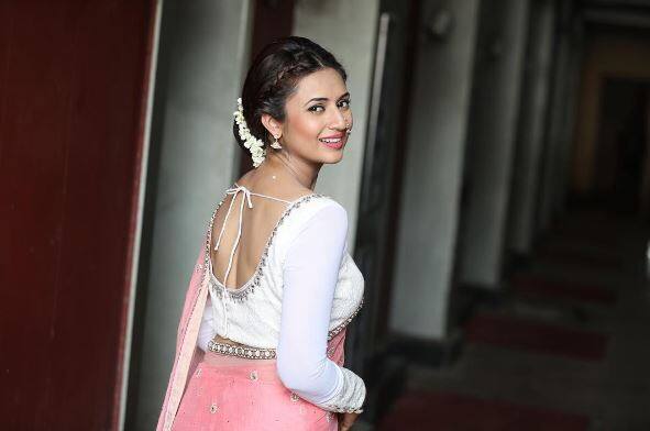 स्टार प्लस के सीरियल 'ये है मोहब्बतें' में 'इशिता भल्ला' का किरदार निभाने वाली मशहूर एक्ट्रेस दिव्यांका त्रिपाठी इन दिनों खुद को फिट रखने के लिए खूब मेहनत कर रही हैं.