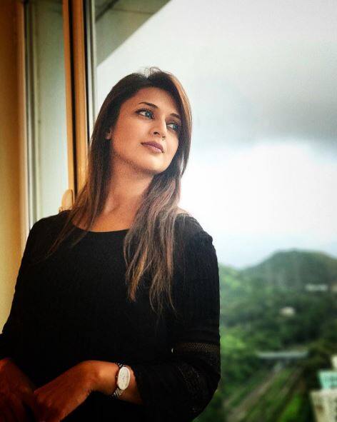 दिव्यांका ने बताया है उन्हें शो की शूटिंग और चोट के चलते खुद को फिट रखने का मौका नहीं मिल पाया. लेकिन पिछले कुछ महीनों में उन्होंने इस बात पर खास ध्यान दिया है और वह पिछले कुछ महीने में करीब 10 किलो वजन कम करने में कामयाब रही हैं.