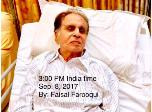 Fan Messages Make Dilip Kumar Teary Eyed प्रशंसकों के संदेश सुनकर भावुक हुए दिलीप कुमार, देखें ताजा तस्वीर