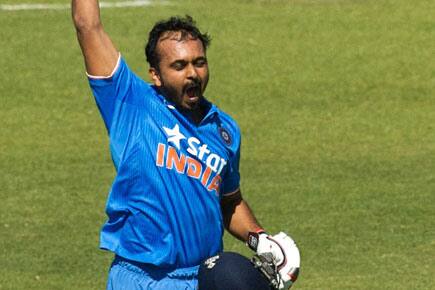 एक समय था जब सुरेश रैना टीम इंडिया के मिडिल ऑर्डर की असली ताकत माने जाते थे, लेकिन मौजूदा समय में केदार जाधव और मनीष पांडे को कई दौरों पर टीम में तरजीह दी गई है.