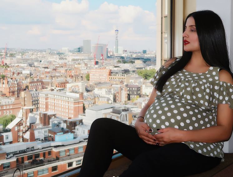 मां बनने जा रही सेलिना जेटली ने इंस्टाग्राम पर शेयर की अपनी बेबी बंप की तस्वीरें