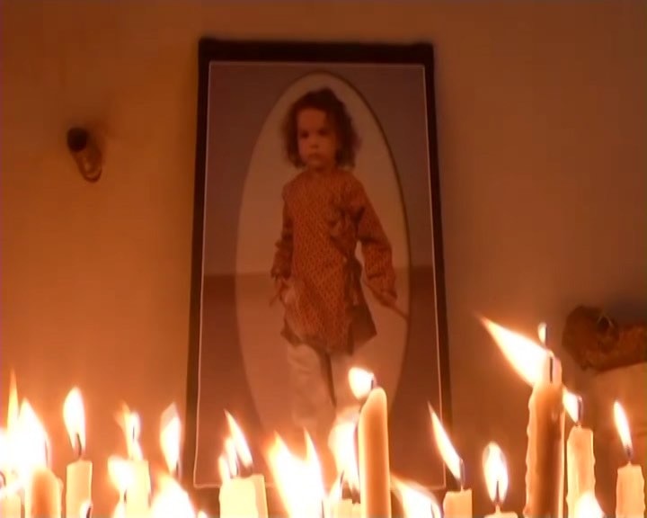 Pradyumna Murder Case Candle March For Demanding Strict Action Against School प्रद्युम्न हत्याकांड: स्कूल पर कार्रवाई की मांग को लेकर अभिभावकों का कैंडल मार्च