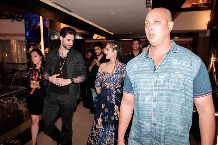 (Photo: Twitter Sunny Leone)