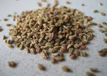 वजन कम करना है तो इस तरह खाएं अजवाइन!