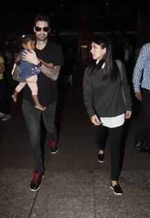 एयरपोर्ट से बेटी निशा को गोद में लिए निकले डेनियल, सनी लियोनी भी थीं मौजूद, देखें तस्वीरें