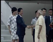 PICS: प्रधानमंत्री मोदी ने जापानी पीएम और उनकी पत्नी का भारत में किया जोरदार स्वागत