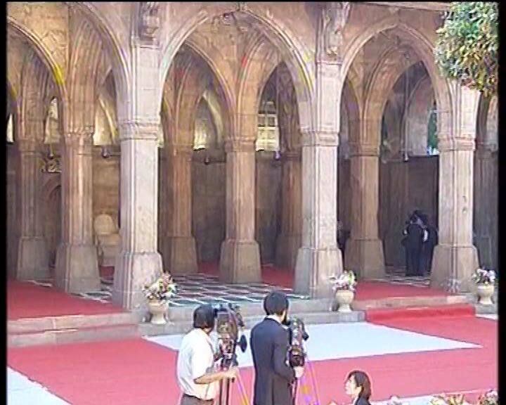 करीब सवा चार सौ साल पहले गुजरात सल्तनत के आखिरी दिनों में ये मस्जिद बनाई गई थी.