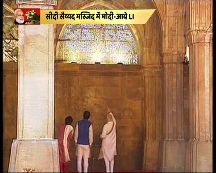 खास बात ये रही कि खुद मोदी एक गाइड की तरह शिंजो आबे को मस्जिद का एतिहासिक महत्व बताते नजर आए. 