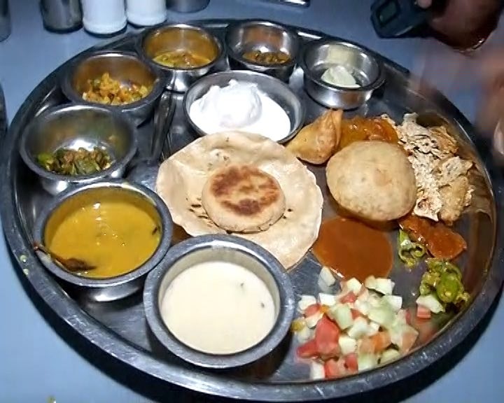 Bheeshma formula of  eating in one plate भीष्म पितामह के अनुसार पति-पत्नी एक थाली में न खाएं खाना, बनता है ऐसा प्रभाव