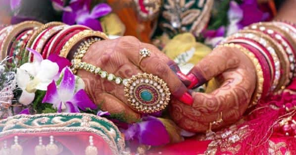 डा. अबेडकर फाउंडेशन योजना द्वारा एक साल में कुल 500 अंतरजातीय जोड़ियों को आर्थिक सहायता दी जाती है. इस योजना के तहत स्थानीय विधायक या सांसद राज्य सरकार के पास सिफारिश भेजते हैं जिसके बाद राज्य सरकार द्वारा सीधे फाउंडेशन के पास आवेदन भेजा जाता है.