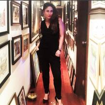 करिश्मा और सैफ के साथ डिनर करने पहुंची करीना कपूर, देखें तस्वीरें