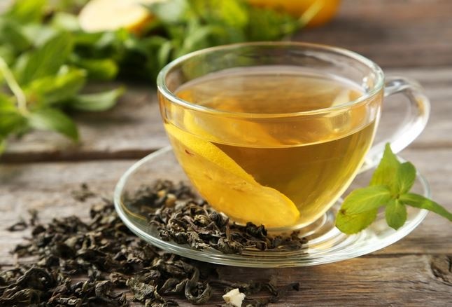 Green Tea : आजकालच्या तरूणाईची सर्वात मोठी समस्या म्हणजे वजन कमी करणे ही आहे.