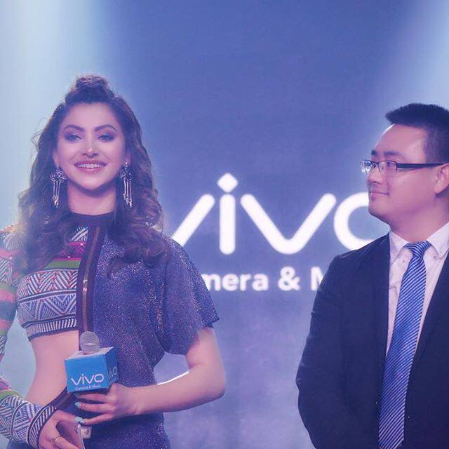 इस दौरान उनके साथ वीवो के CEO in spokesperson, Sean Chan भी मौजूद थे.