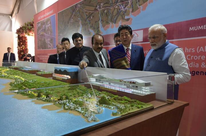 बुलेट ट्रेन करीब 468 किलोमीटर का सफर एलिवेटेड रोड यानी जमीन से ऊपर बने ट्रैक पर करेगी. 27 किमी का सफर अंडरग्राउंड यानी जमीन के नीचे करेगी, इसमें 7 किलोमीटर वो समंदर के नीचे का सफर भी शामिल है. करीब 13 किमी का सफर बुलेट ट्रेन जमीन पर तय करेगी.