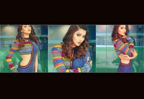 Vivo के लॉन्च में उर्वशी रौतेला ने बिखेरा अपना रंग! Vivo के लॉन्च में उर्वशी रौतेला ने बिखेरा अपना रंग!