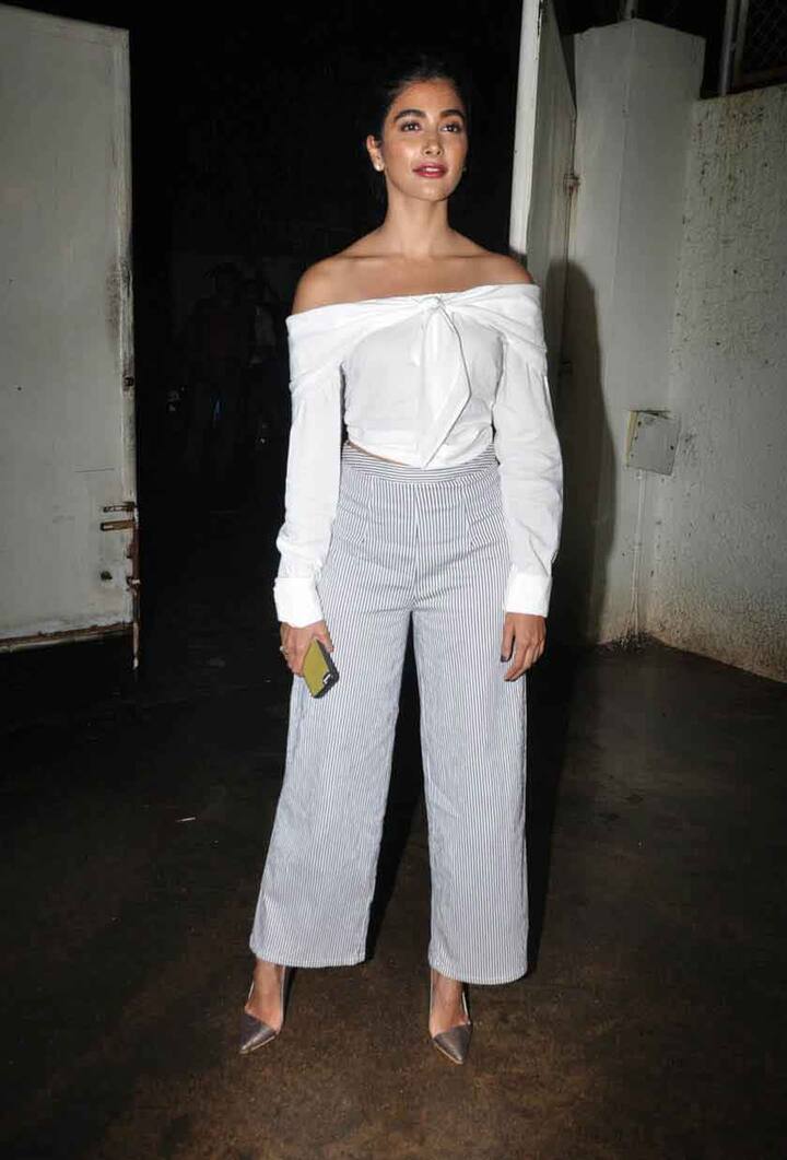 मोहनजोदारो एक्ट्रेस पूजा हेगड़े भी ये फिल्म देखने पहुंचीं.