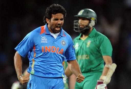 उन्होंने टीम इंडिया के लिए 92 टेस्ट मैचों में 311 विकट चटकाए हैं, जबकि वनडे में ज़हीर के नाम 282 विकेट हैं. टी20 में ज़हीर ने 17 विकेट अपने नाम किए हैं.