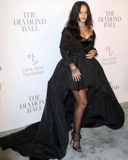 बताते चलें कि 29 साल की रिहाना इस प्लेटफॉर्म पर काफी एक्टिव हैं और अबतक उन्होंने 4000 से अधिक पोस्ट्स किए हैं.