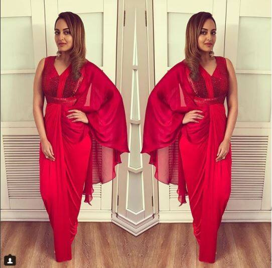 उनकी हालिया तस्वीरों में आपको उनके कई ऐसे रंग देखने को मिलेंगे जिनसे वे करियर और लाइफ के शुरूआती दौर में लंबे समय तक दूर रही हैं.