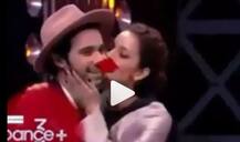 कंगना ने टीवी शो पर राघव जुयाल को \'किस\' किया