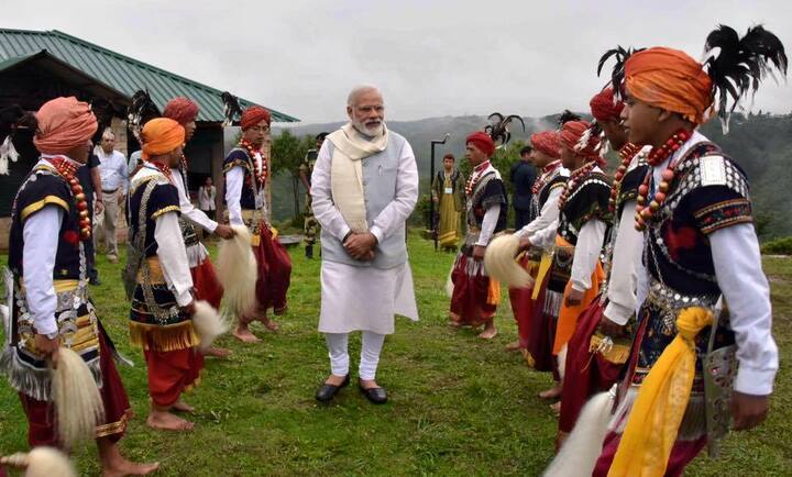 प्रधानमंत्री नरेंद्र मोदी आज अपना 67वां जन्मदिन मना रहे हैं. इस मौके पर देश की कई मशहूर हस्तियों ने ट्विटर पर उन्हें जन्मदिन की शुभकामनाएं दी.