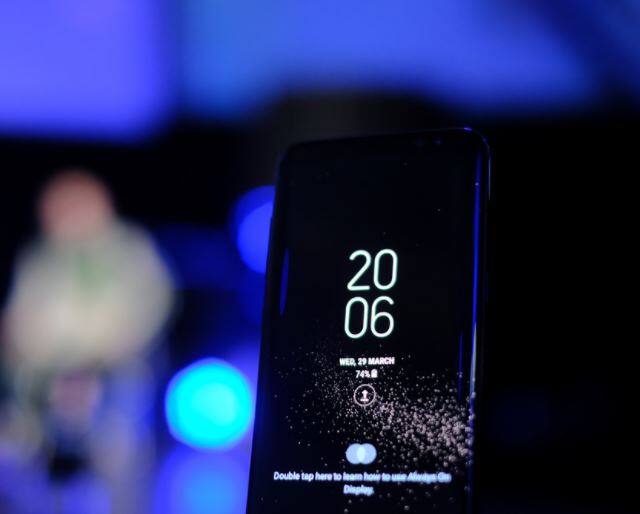 इंडस्ट्री के सूत्रों के मुताबिक HDFC बैंक के ग्राहकों को इस डिवाइस की खरीद करने पर 4,000 रुपये का एडिशनल कैशबैक मिलेगा. इतना ही नहीं HDFC कार्ड होल्डर्स के लिए गैलेक्सी S8 प्लस (128 जीबी वेरिएंट) पर 4,000 रुपये के कैशबैक के अतिरिक्त 1,000 रुपये की छूट भी मिलेगी. 