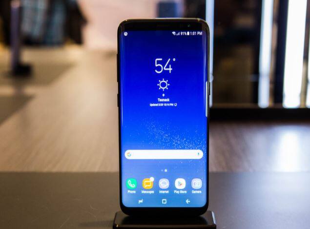 भारत में हाल में लॉन्च सैमसंग गैलेक्सी नोट8 को 2.5 लाख से रजिस्ट्रेशन मिला है. गैलेक्सी नोट 8 को अमेजन पर 1.5 लाख रजिस्ट्रेशन मिला है.
सैमसंग इंडिया वेबसाइट पर भी करीब 1 लाख लोगों ने रजिस्टर किया है.