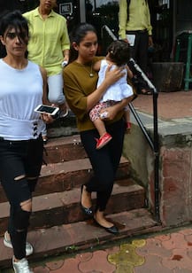 बेटी के साथ शॉपिंग करने निकलीं थी मीरा कपूर, सामने आई हैं कुछ ऐसी तस्वीरें