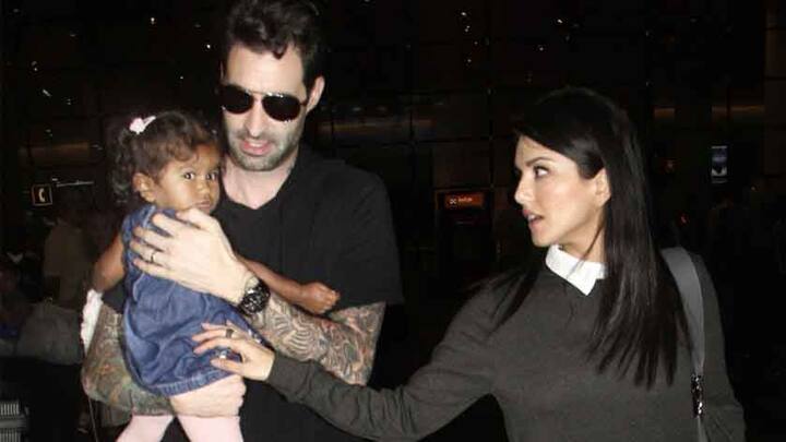 इसके अलावा आपको बता दें कि इन दिनों फिल्म के अलावा सनी लियोनी अपनी बेटी के साथ खूब समय बिता रहा हैं. इन दिनों कई बार सनी एयरपोर्ट पर बेटी के साथ कैमरे में कैद हो चुकी हैं.