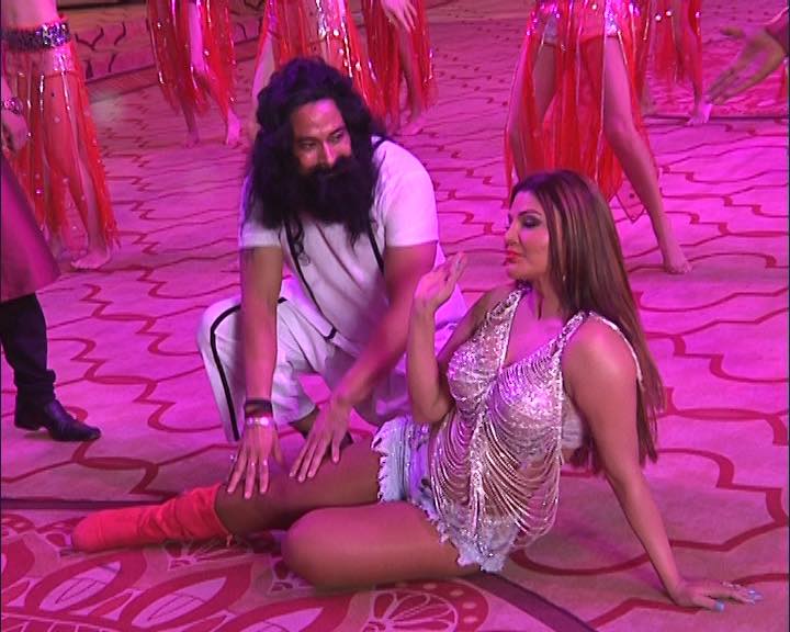 राम रहीम-हनीप्रीत पर बन रही है फिल्म, एक्ट्रेस ने कहा- हनी के इश्क में पागल था बाबा