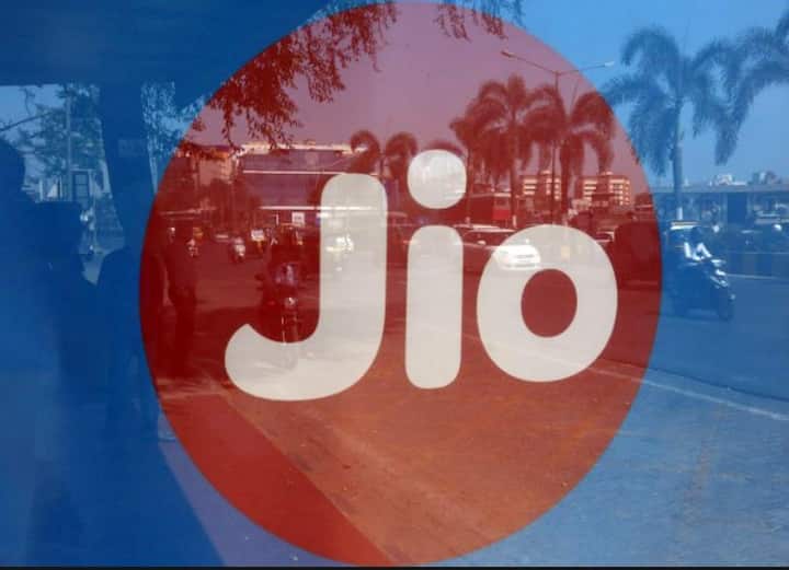 कैसे पाएं बूस्टर प्लानः इस बूस्टर प्लान को पाने के लिए सबसे पहले MyJio एप में जाएं, इसके बाद रिचार्ज सेक्शन में जाएं. यहां आपको एड-ऑन बूस्टर पैक नजर आएंगे. इनमें से अपनी जरुरत से प्लान चुन सकते है. 