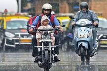 मुंबई: भारी बारिश से सड़क, रेल और हवाई यातायात ठप, 34 फ्लाइट्स रद्द