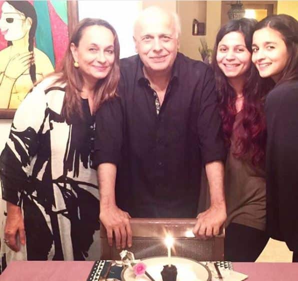 आलिया ने ये तस्वीर महेश भट्ट के पिछले जन्मदिन पर शेयर की थी. तस्वीर: इंस्टाग्राम