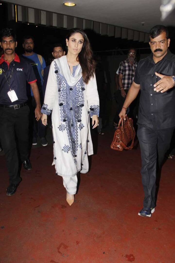 बॉलीवुड अभिनेत्री करीना कपूर खान का आज बर्थडे है. ये अभिनेत्री आज अपना 38वां बर्थडे सेलिब्रेट कर रही हैं. करीना कपूर कल मुंबई एयरपोर्ट पर कुछ इस अंदाज में नज़र आईं.