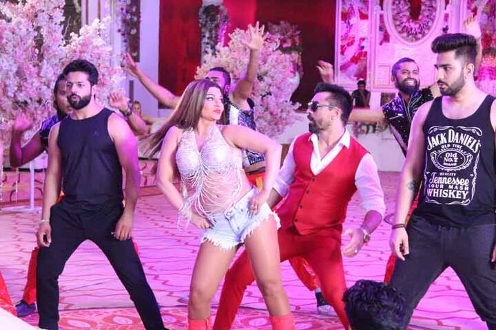 विवादित बयानों एवं कारनामों को लेकर चर्चा बटारेने वाली बॉलीवुड की ‘ड्रामा क्वीन’ राखी सावंत एक बार फिर धमाका करने के लिए तैयार हैं.