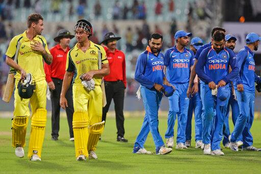 कप्तान विराट ने तेज गेंदबाज भुवनेश्वर कुमार और कलाई के दोनों स्पिनर्स कुलदीप यादव और युजवेंद्र चहल के योगदान को बेजोड़ करार दिया. जिन्होंने आस्ट्रेलिया के खिलाफ दूसरे वनडे मैच में अपेक्षाकृत कम स्कोर का सफलतापूर्वक बचाव करके भारत को 50 रन से जीत दिलायी.