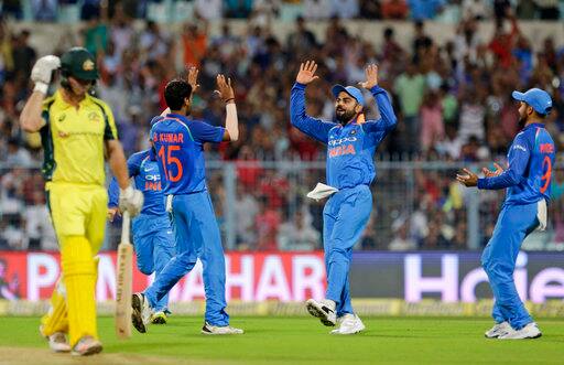 भारतीय टीम पहले बल्लेबाजी करते हुए कोहली के 92 रन के बावजूद 252 रन पर आउट हो गयी. इसके बाद कुलदीप यादव ने हैट्रिक ली जबकि भुवनेश्वर ने 6.1 ओवर में नौ रन देकर तीन विकेट और युजवेंद्र चहल और हार्दिक पंड्या ने दो विकेट लिये जिससे भारत ने आस्ट्रेलिया को 43.1 ओवर में 202 रन पर आउट कर दिया.