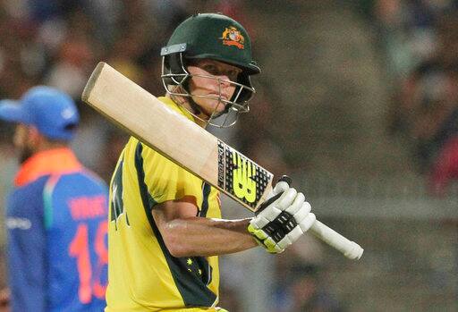 टीम इंडिया से मिले 253 रनों के लक्ष्य के जवाब में एक समय पर कप्तान स्टीव स्मिथ पारी को संवारने की कोशिश कर रहे थे. इस दौरान उन्होंने अर्धशतक भी जमाया लेकिन पांड्या की गेंद पर खराब शॉट खेलकर वो वापस पवेलियन लौट गए जिसके साथ ही ऑस्ट्रेलियाई टीम की उम्मीदें धवस्त हो गईं.