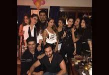 Pictures | सितारों से सजी रही करीना के 37वें जन्मदिन की महफिल